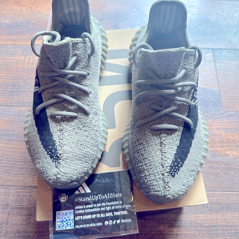 EUC Adidas Yeezy Boost 350 V2 - Slate